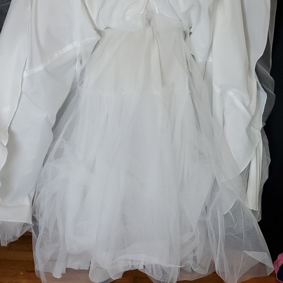 White ballgown style tulle prom dress, 4, yellow - Picture 8 of 9